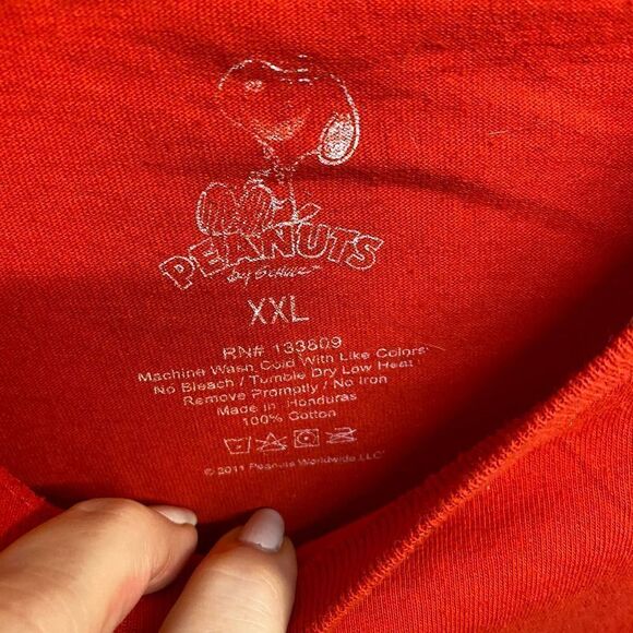 2011 Peanuts "Friends Brighten The Holiday Season" Snoopy Christmas T-Shirt XXL - Picture 3 of 6